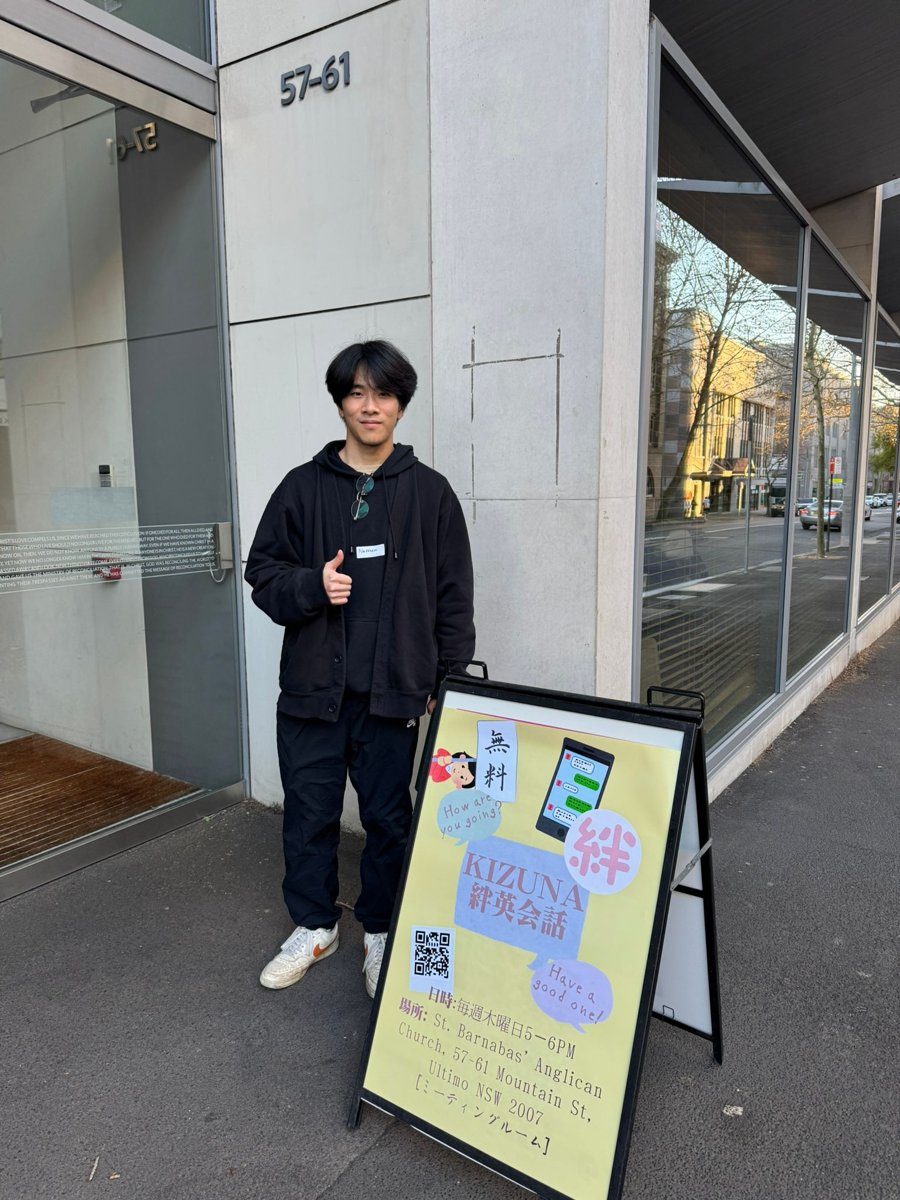 Mountain St側の入口と、Kizuna英会話の看板